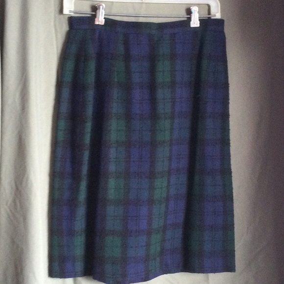 George Georgiou Dress Blazer/Skirt Set. 65% Polyester, 20%Wool & 18% Acrylic - Picture 4 of 7